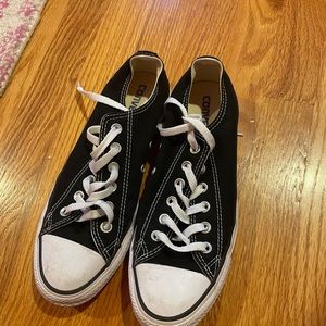 Black low top converse never worn